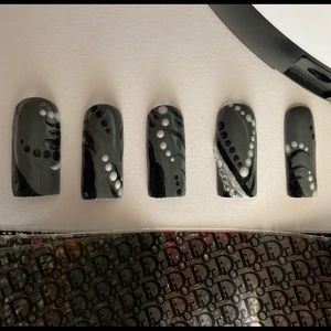 Miss Mary Mack: press on nails